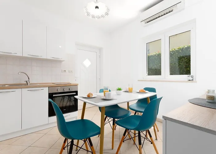 Apartment Lucija, Stinjan