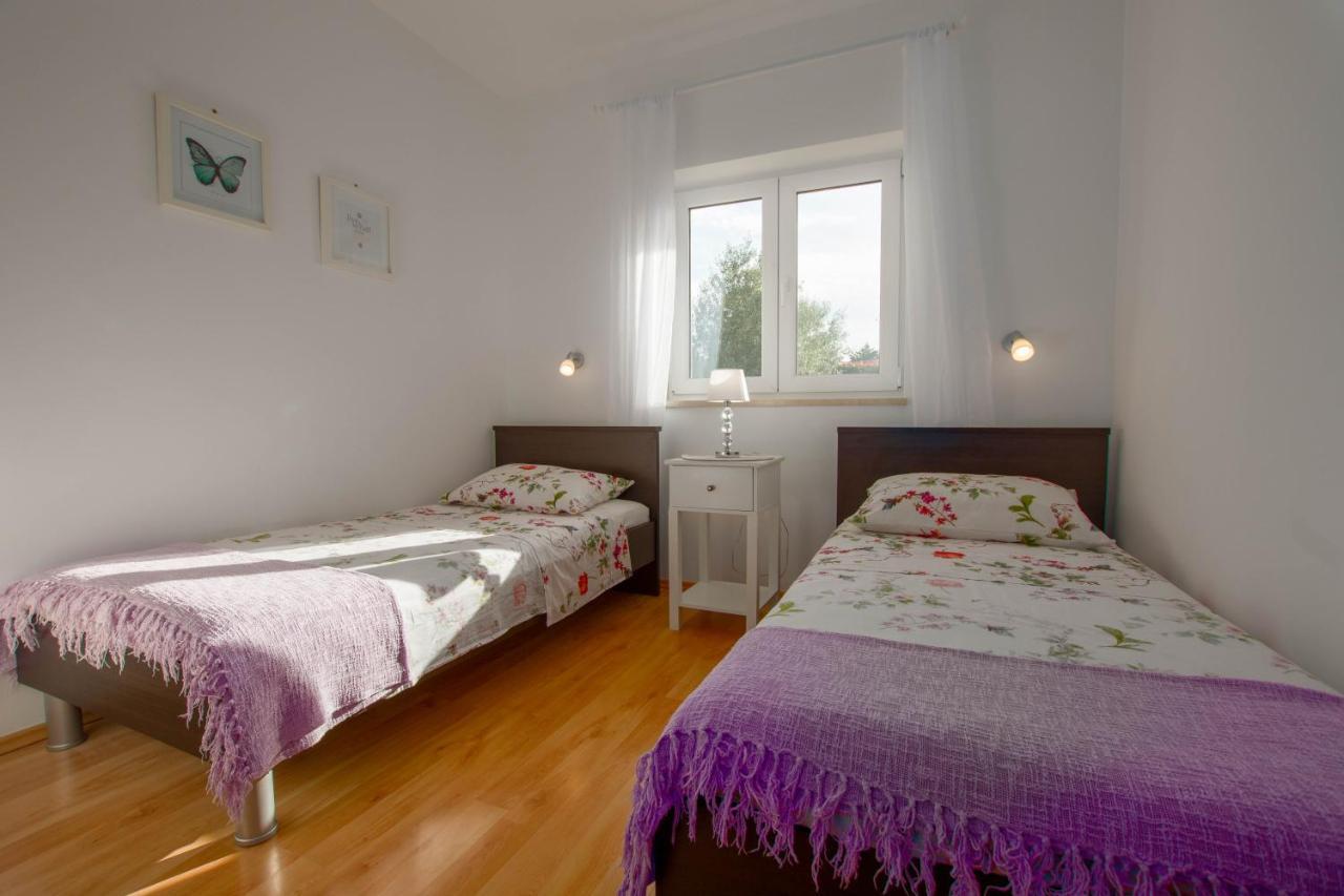 Holiday home Lucija, Stinjan